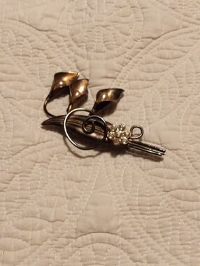 Source Unknown Gold-Tone Floral Calla Lily Brooch with Clear Rhinestones